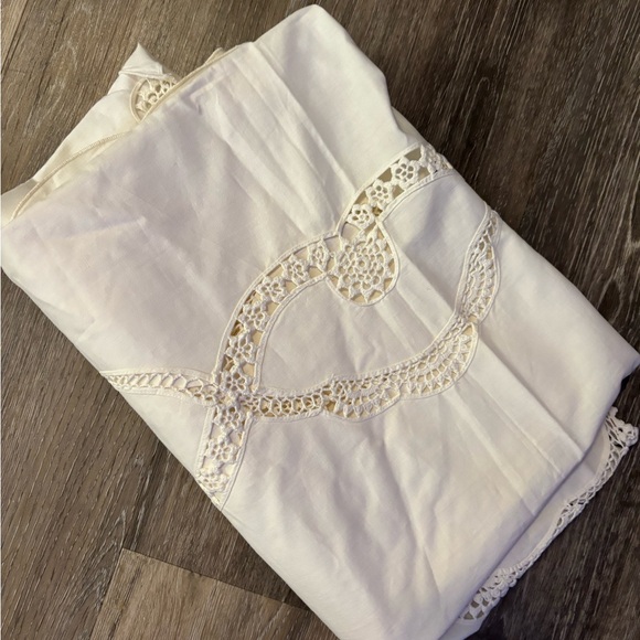 Vintage Linen White Tablecloth& Mismatched Napkins/ Vintage Linen lot - Picture 3 of 9